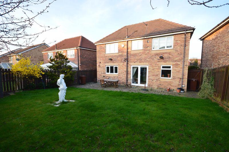 The Bramblings, Castleford 4 bed detached house £295,000