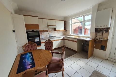 2 bedroom terraced house to rent, Scarth Avenue, Doncaster