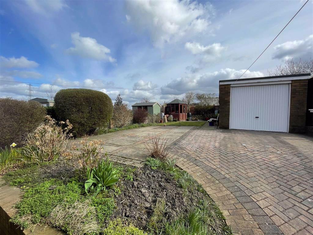 Grasmere Drive, Elland, HX5 3 bed semidetached house £190,000