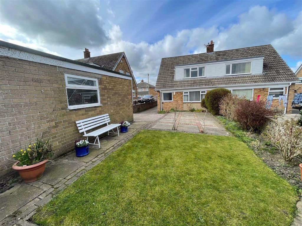 Grasmere Drive, Elland, HX5 3 bed semidetached house £190,000