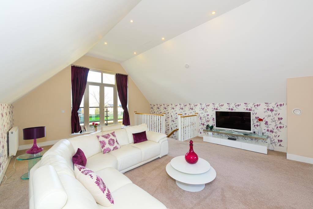 (Rightmove)  (18 of 28).jpg