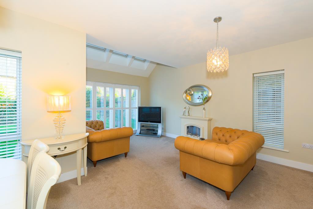 (Rightmove)  (4 of 28).jpg