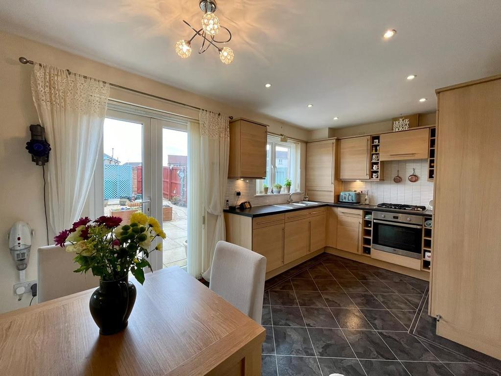 Meikle Loan, Kirkcaldy, Fife, KY2 2 bed terraced house £149,950