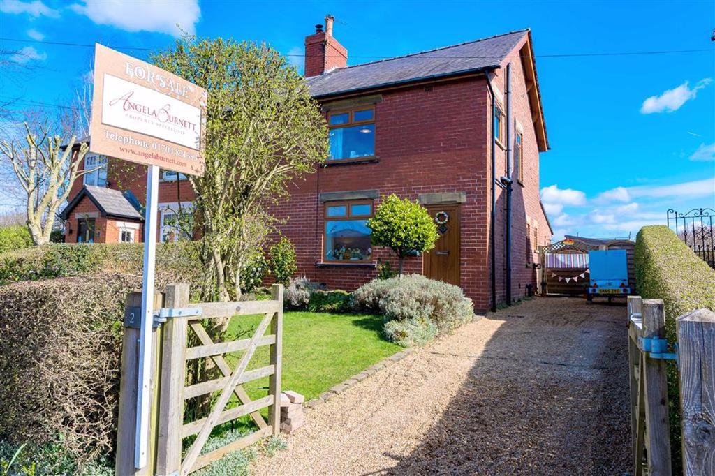 Malt Kiln Lane, Bispham Ormskirk, L40 3 bed detached house £370,000