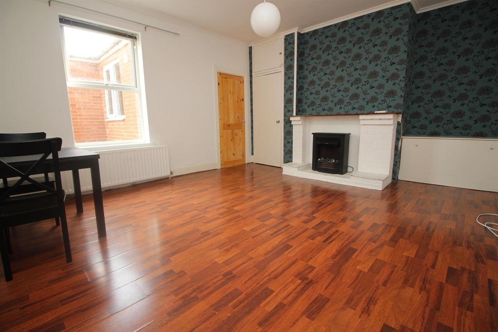 Dean Street, Low Fell, Gateshead 2 bed flat £495 pcm (£114 pw)