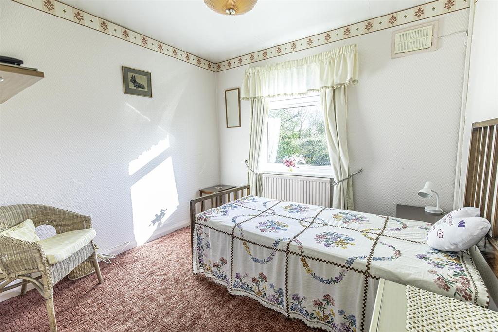 Bed 1.jpg