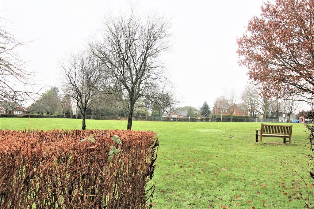LOCATION close to PARK