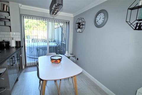 36 Admirals Walk, Minster On Sea, Sheerness, ME12 3BB