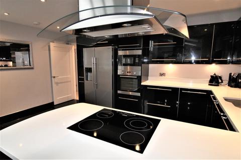 Sonny House Westcliff Drive, Minster On Sea, Sheerness, ME12 2LR