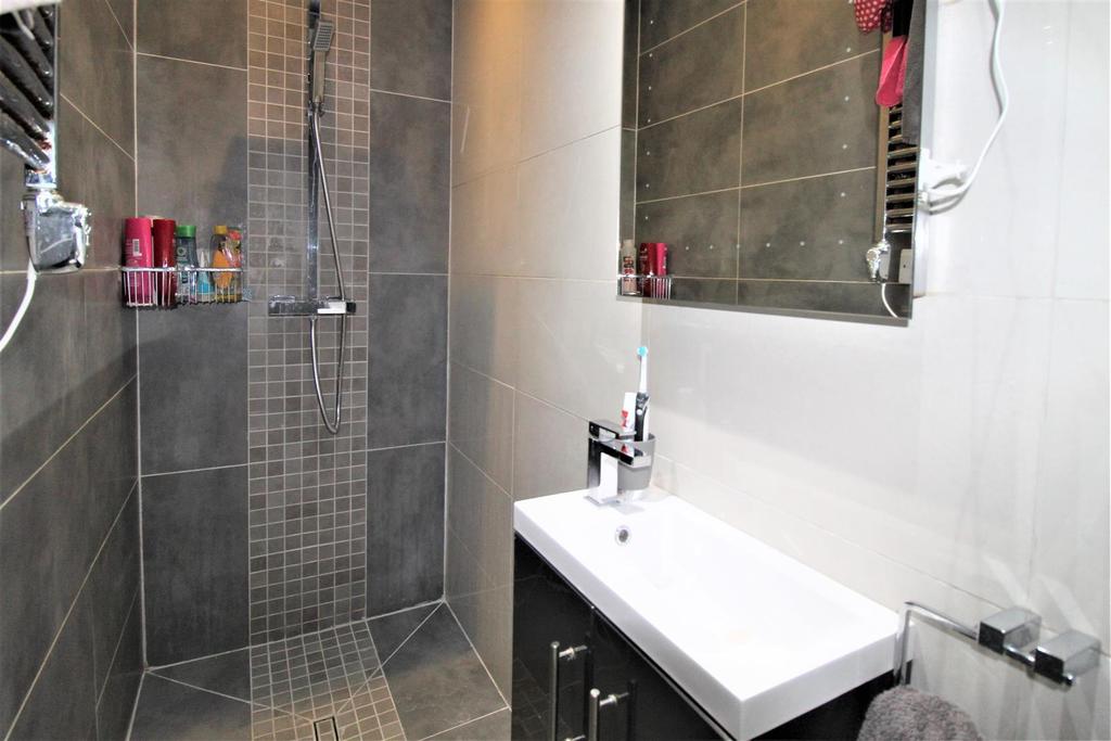 Ensuite wet room w.c