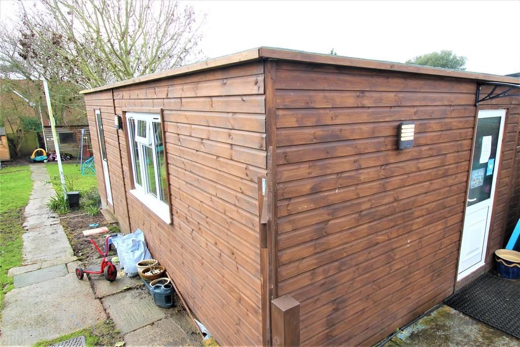 Detached annexe/classroom/office