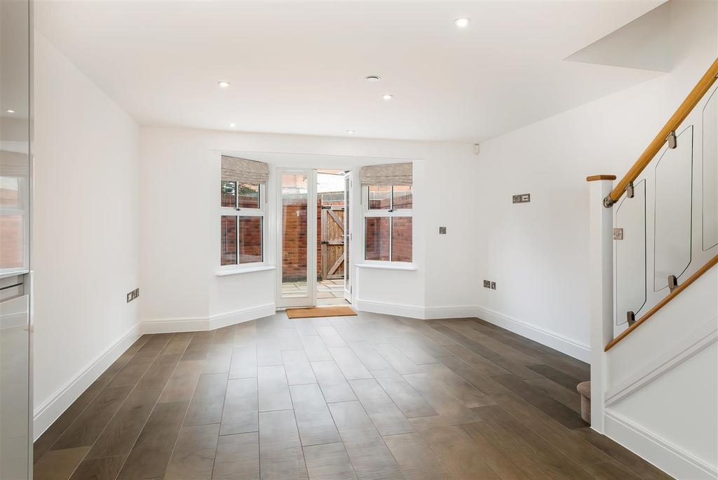 Milverton Crescent West, Leamington Spa 3 bed mews £400,000