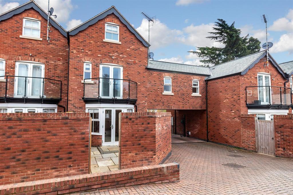 Milverton Crescent West, Leamington Spa 3 bed mews £400,000