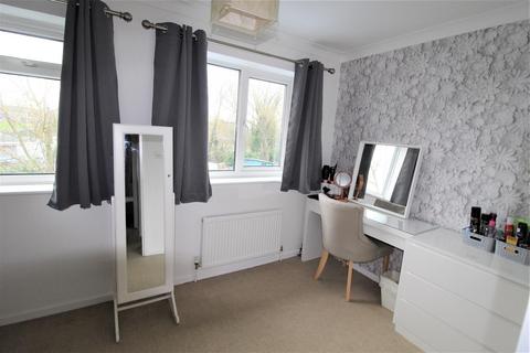 8 Mount Field, Queenborough, ME11 5DB