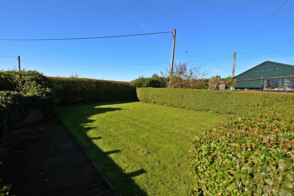 6, Cawthorne Lane, Wrelton, Pickering, North Yorkshire YO18 8PQ 3 bed terraced house £199,950
