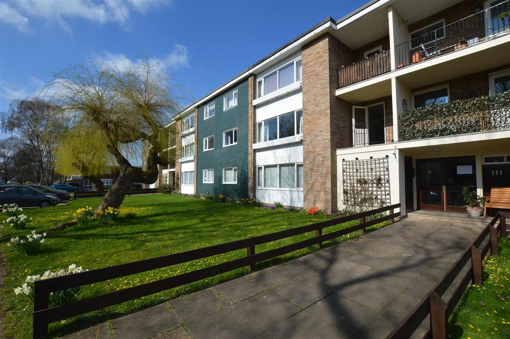 Sycamore Road, Croxley Green, Rickmansworth 2 bed apartment £325,000