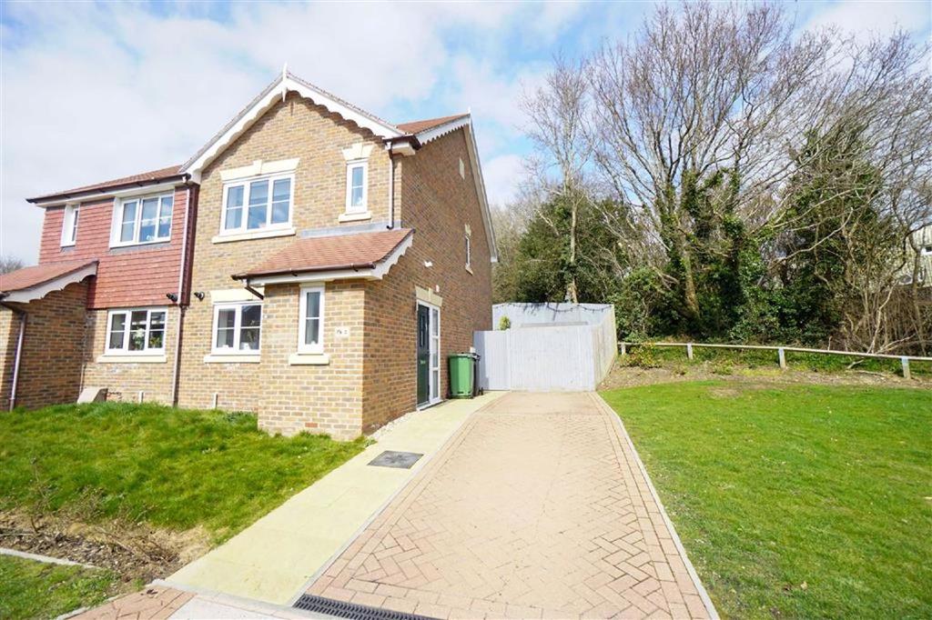 Rossetti Gardens, St. Leonardsonsea, East Sussex 3 bed semidetached