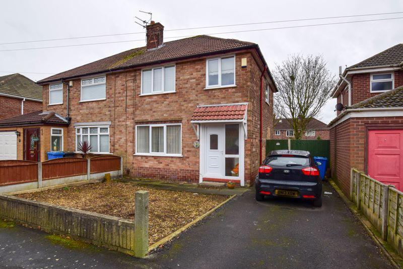 Norton Avenue, Penketh, WA5 2RB 3 bed semidetached house £165,000