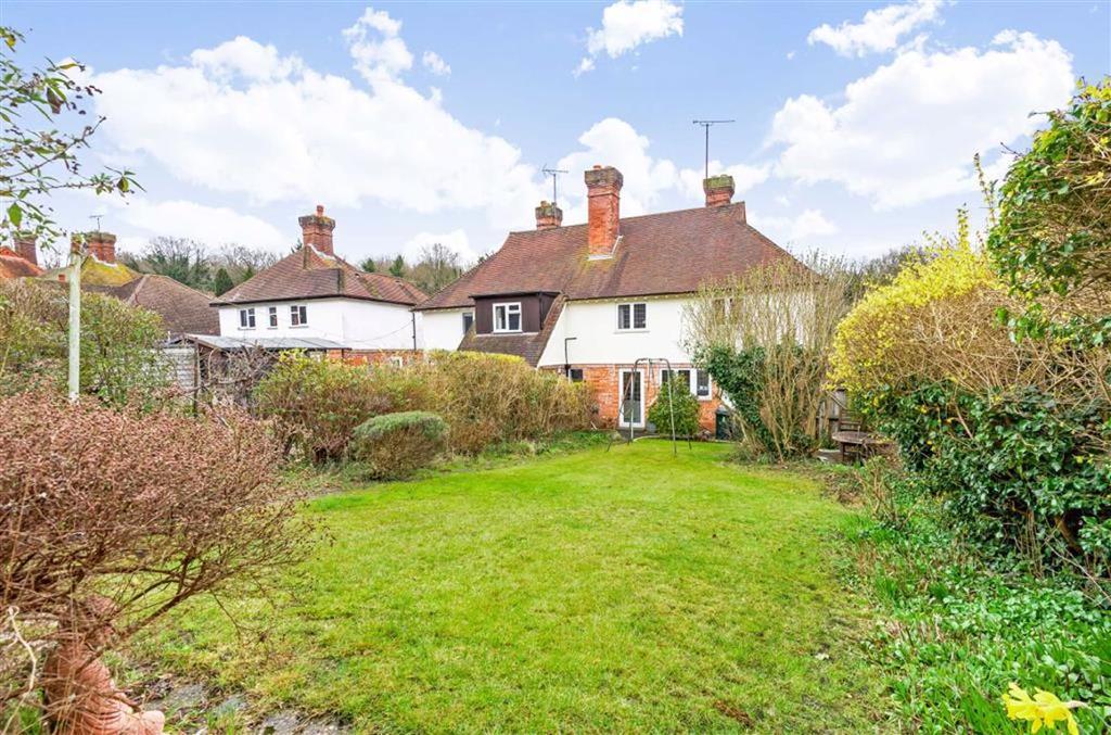Rotherfield Way, Emmer Green, Reading 3 bed semidetached house £445,000