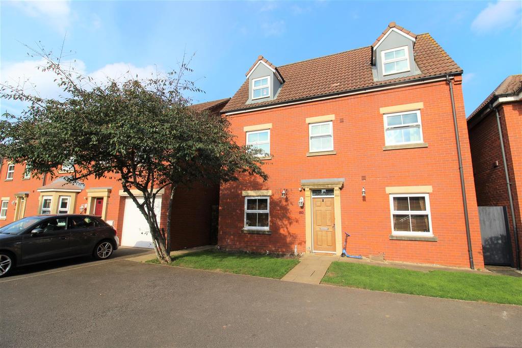 Windfall Way, Longlevens, Gloucester 4 bed detached house £325,000