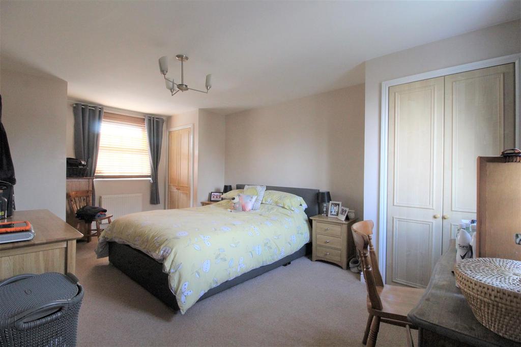 Windfall Way, Longlevens, Gloucester 4 bed detached house £325,000