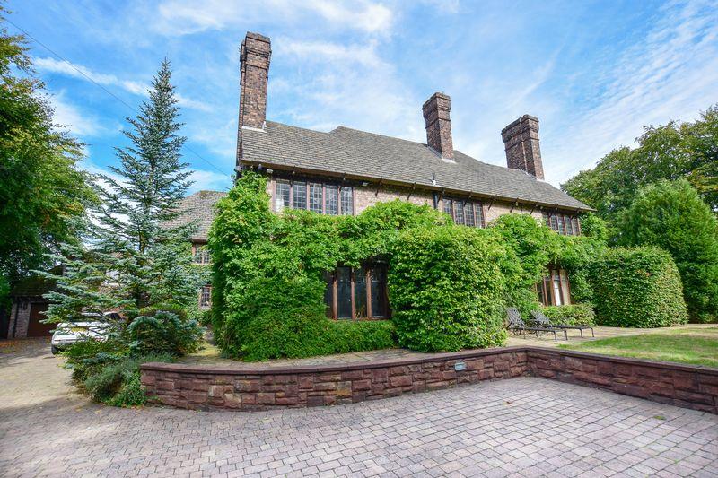 Windmill Lane, Appleton, WA4 5JP 8 bed detached house £2,000,000