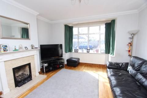 17 Capel Avenue, Wallington, SM6 8NF