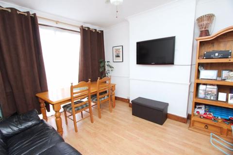17 Capel Avenue, Wallington, SM6 8NF