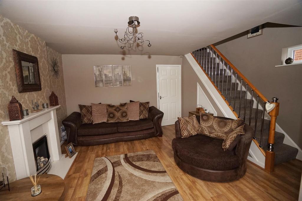 Pennine Road, Horwich, Bolton 3 bed semidetached house £200,000