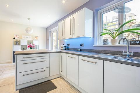 21 Coronation Road, Stocksbridge, Sheffield, S36 1AX
