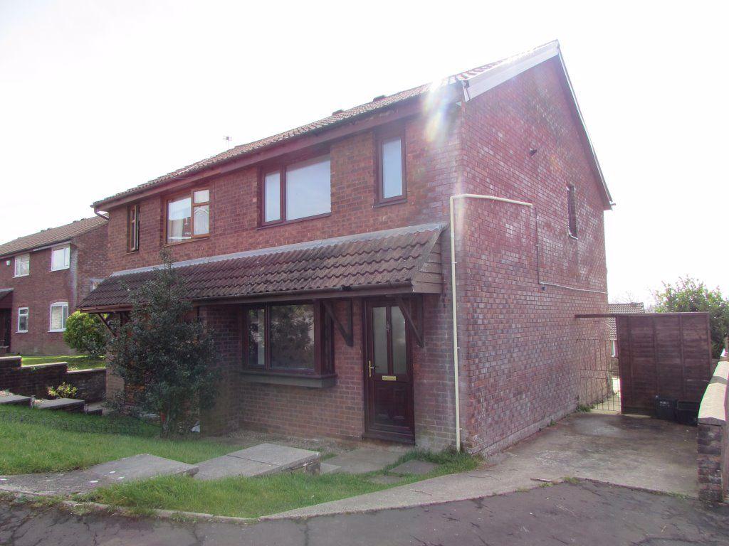 Hazeldene Avenue, Brackla, Bridgend... 3 bed house £650 pcm (£150 pw)
