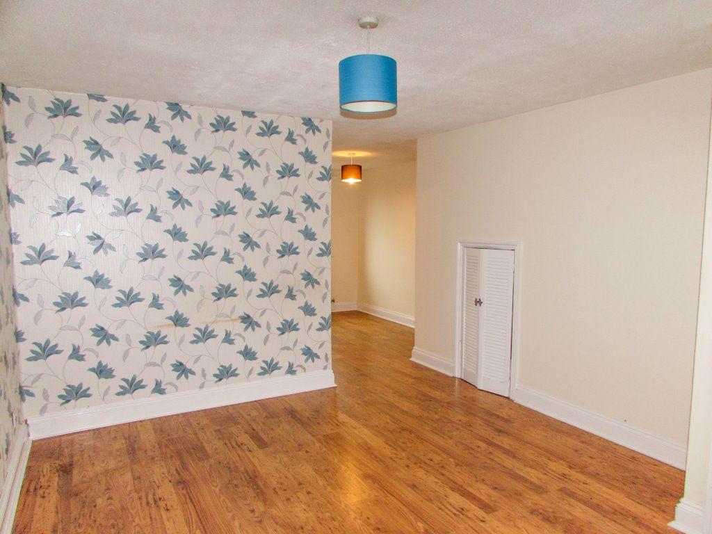 Hazeldene Avenue, Brackla, Bridgend... 3 bed house £650 pcm (£150 pw)