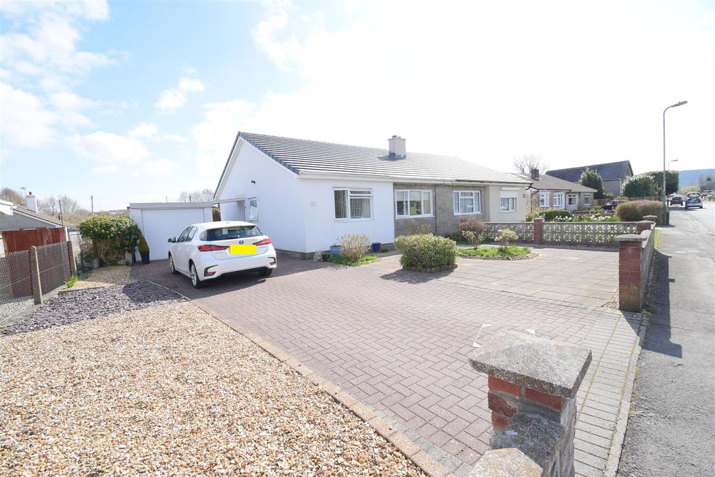 Hazel Grove, Caerphilly 2 bed semidetached bungalow £205,000