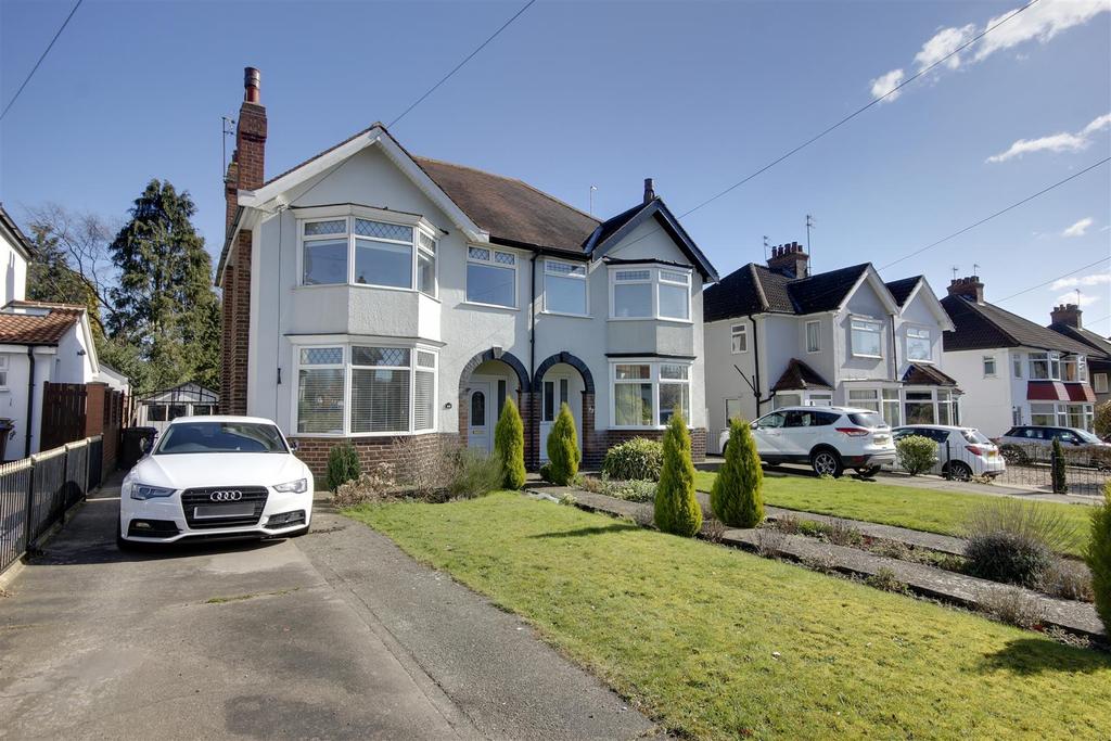 Barrow Lane, Hessle 3 bed semidetached house £242,000
