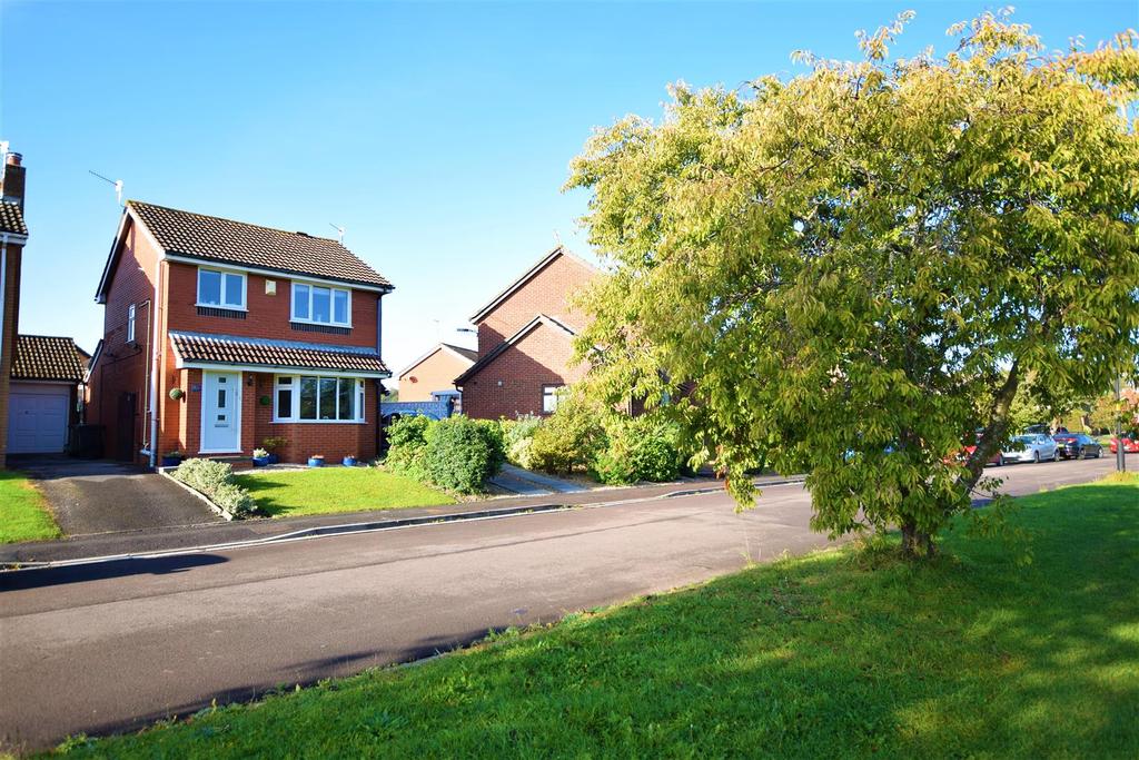 Brampton Way, Portishead 3 bed detached house £400,000