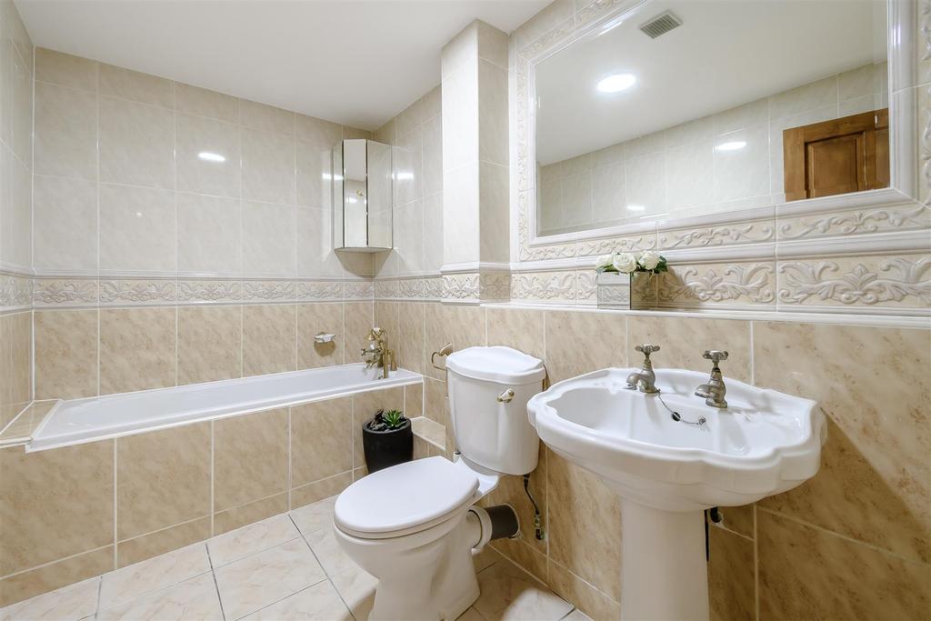 8456739-interior35.jpg