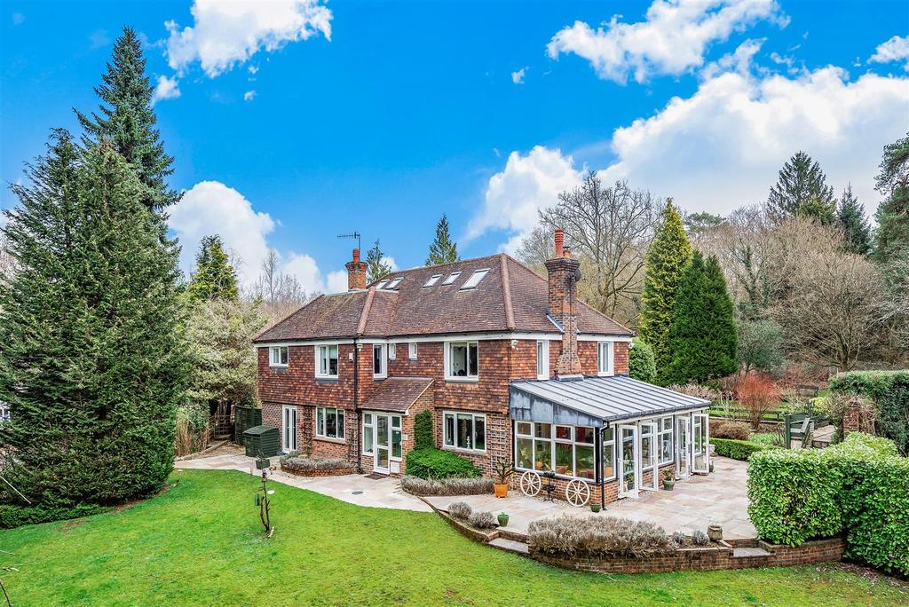 Sturt Road, Haslemere 6 bed detached house £1,600,000