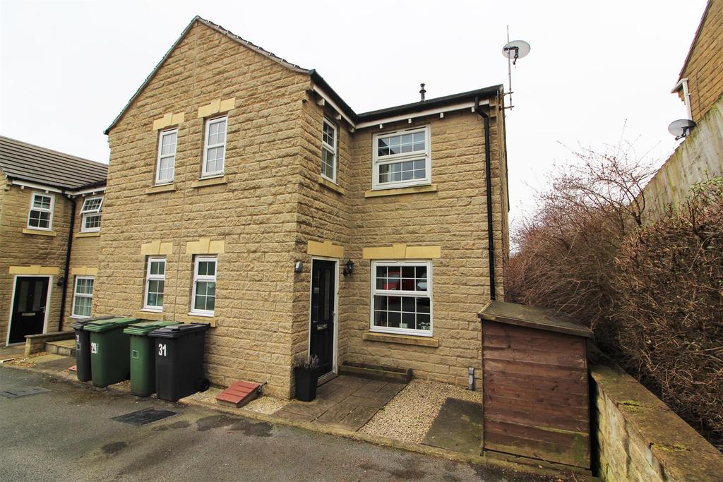 Gardeners Walk, Skelmanthorpe, Huddersfield, HD8 9GP 2 bed end of
