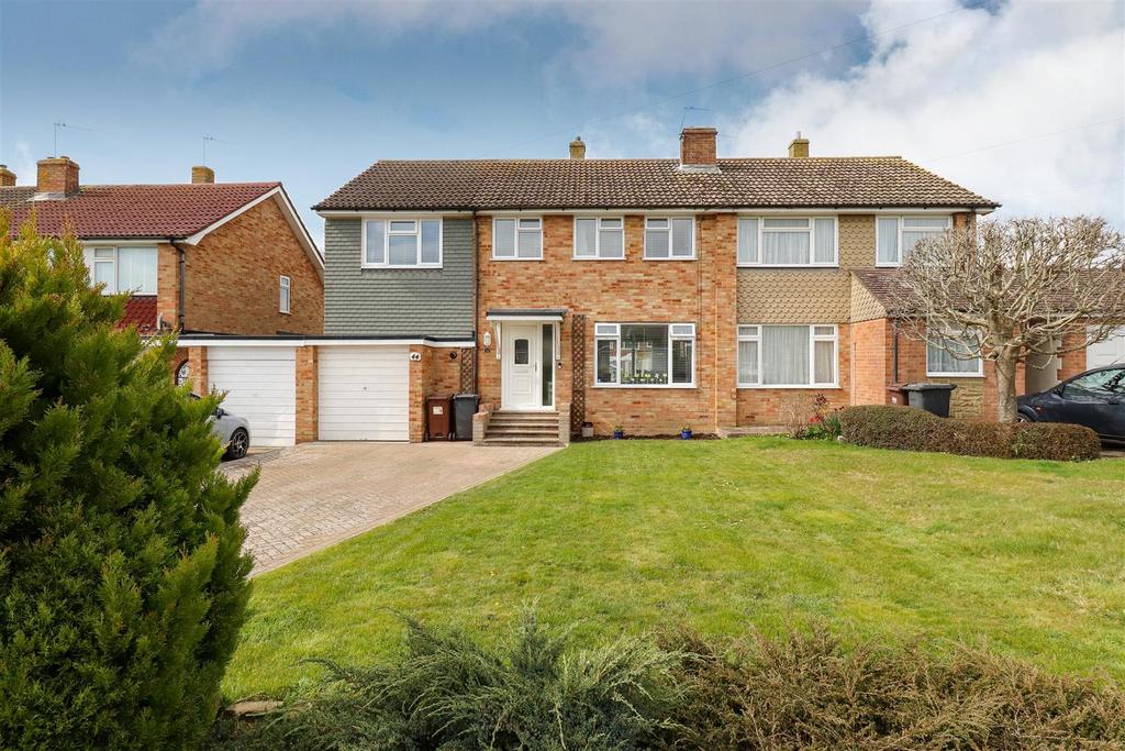 Summerfields Avenue, Hailsham 4 bed semidetached house £340,000