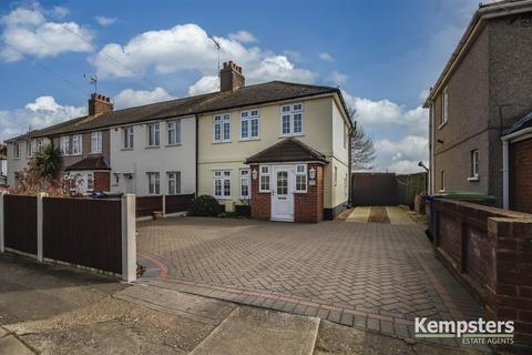 120 Feenan Highway, Tilbury, RM18 8HH