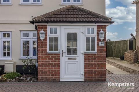 120 Feenan Highway, Tilbury, RM18 8HH