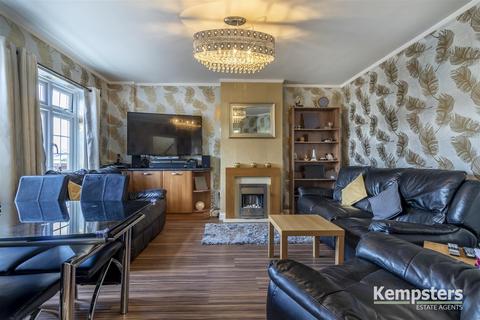 120 Feenan Highway, Tilbury, RM18 8HH