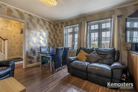 120 Feenan Highway, Tilbury, RM18 8HH