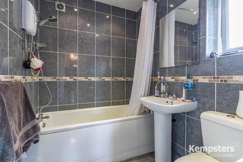 120 Feenan Highway, Tilbury, RM18 8HH