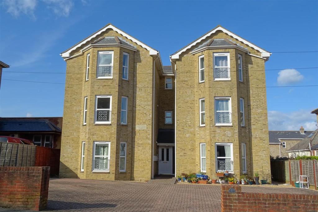 Bellevue Road, Cowes 2 bed flat £165,000