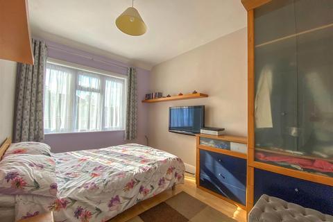 14 Titian Avenue, Bushey Heath, Bushey, WD23 4GB