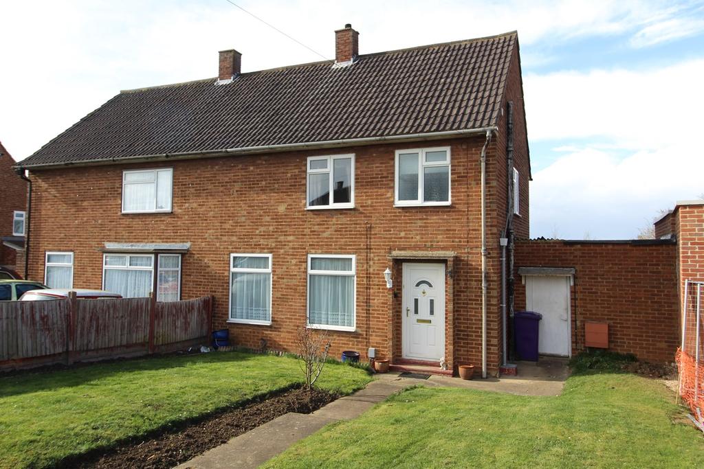 Wilshere Crescent, Hitchin, SG4 3 bed semi-detached house - £380,000