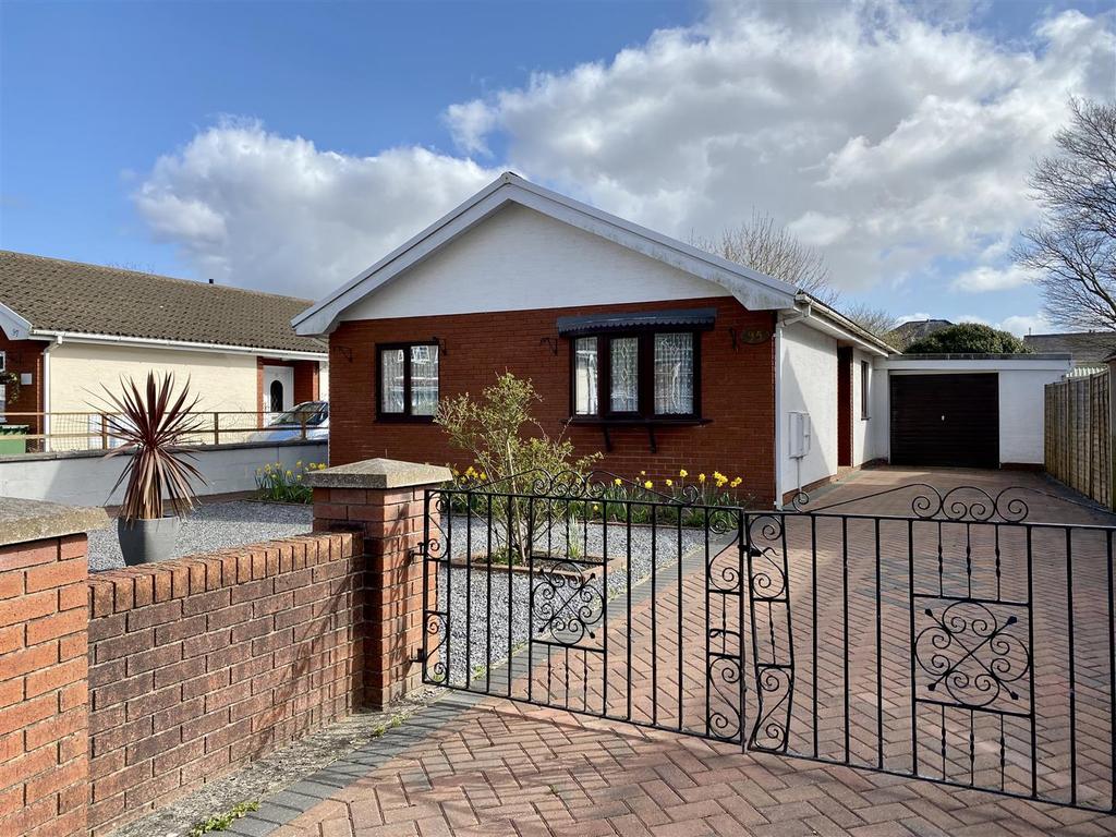 Margaret Street, Ammanford 3 bed detached bungalow £215,000