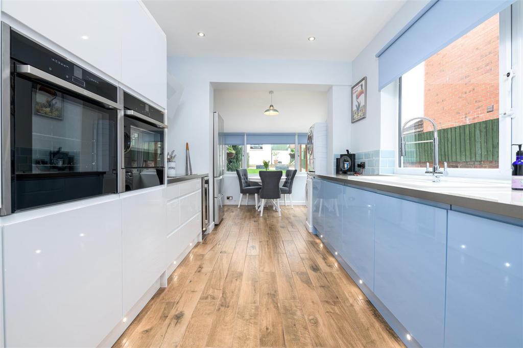 A Fully Refurbished Home on Dudley Road, Grantham 3 bed end of terrace