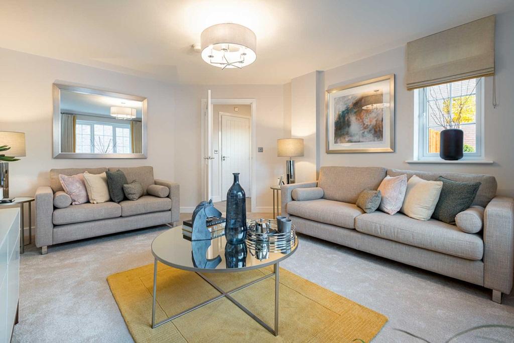 Large lounge with space for two sofas